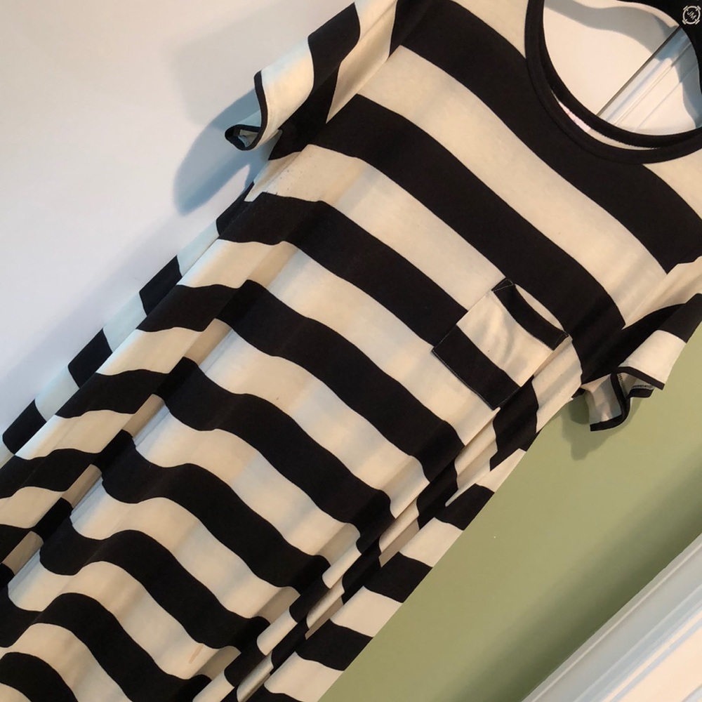 Gently used black/cream Carly